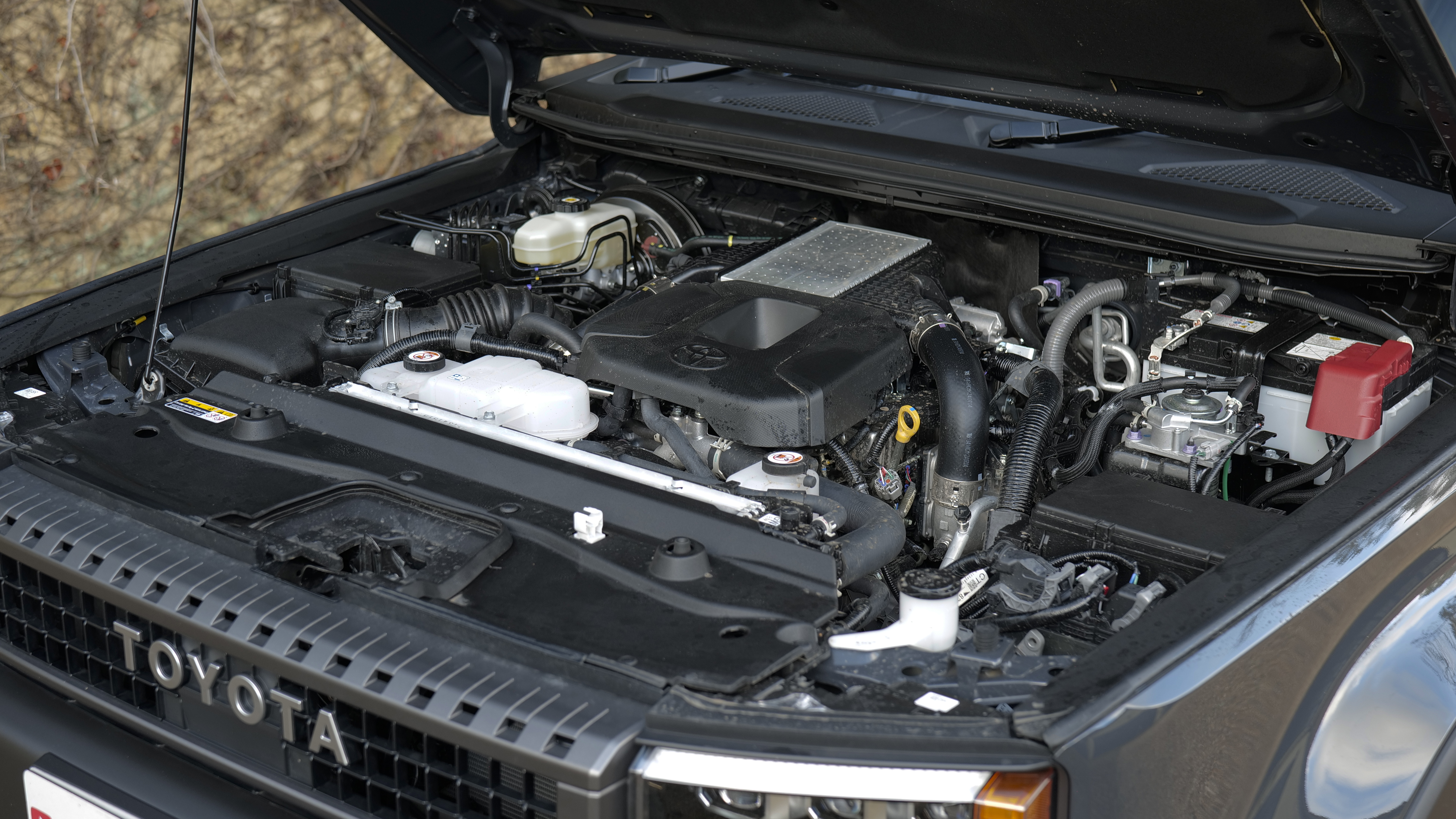 TOYOTA LAND CRUISER DIESEL SW 2.8 D-4D 48V 205 Invincible 5dr Auto [Pan Rf/5 St]